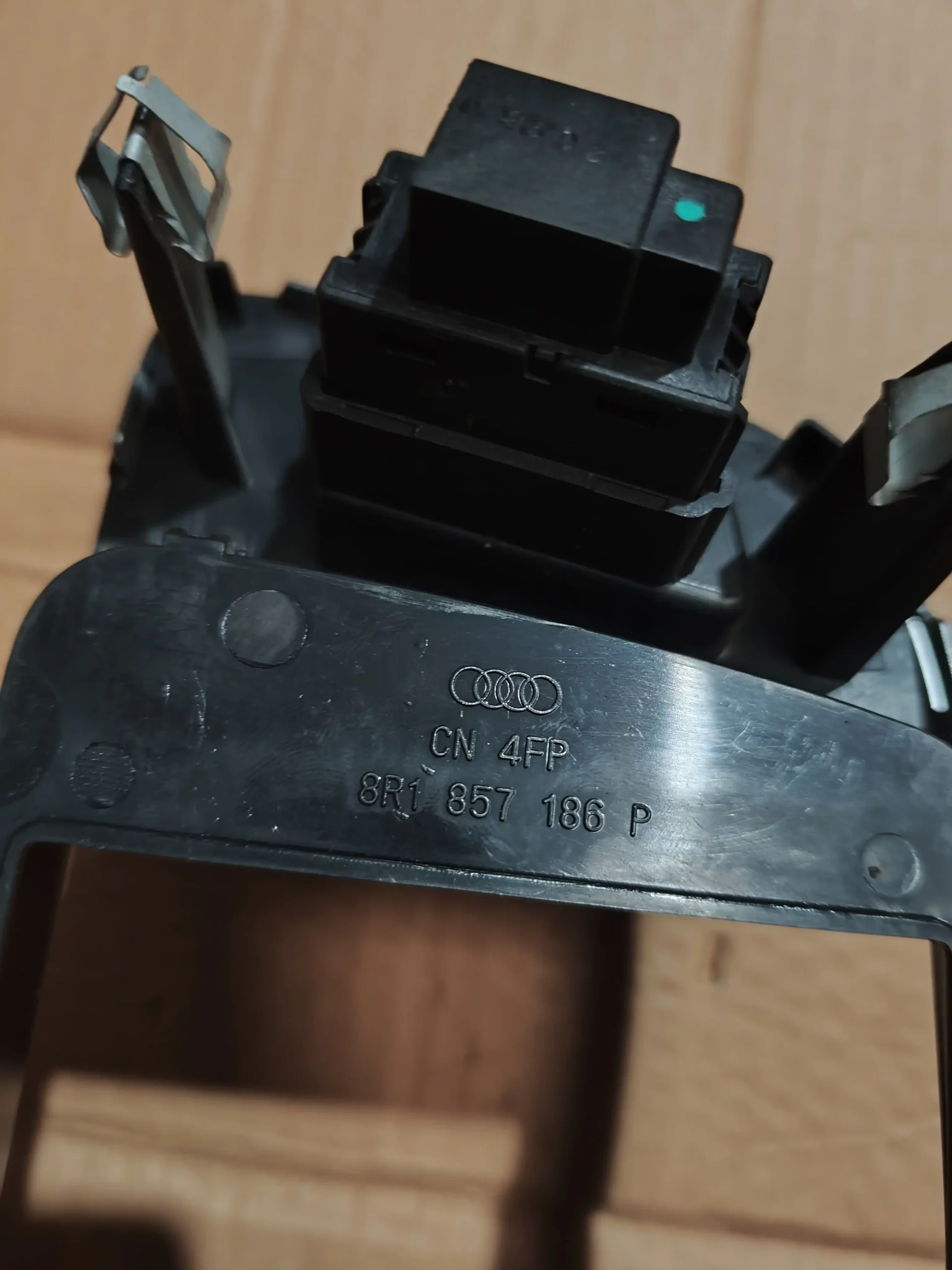 Audi Q5 instrument panel display frame display frame original car-removal parts are beautiful in color - Image 3