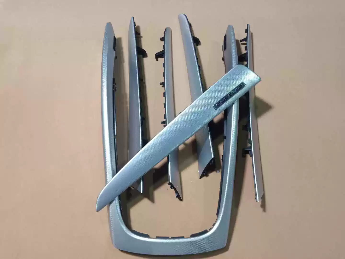 Audi A4L Q5 Original Brushed Aluminum Interior Strip Fish Scale Brushed Aluminum Door Interior Factory