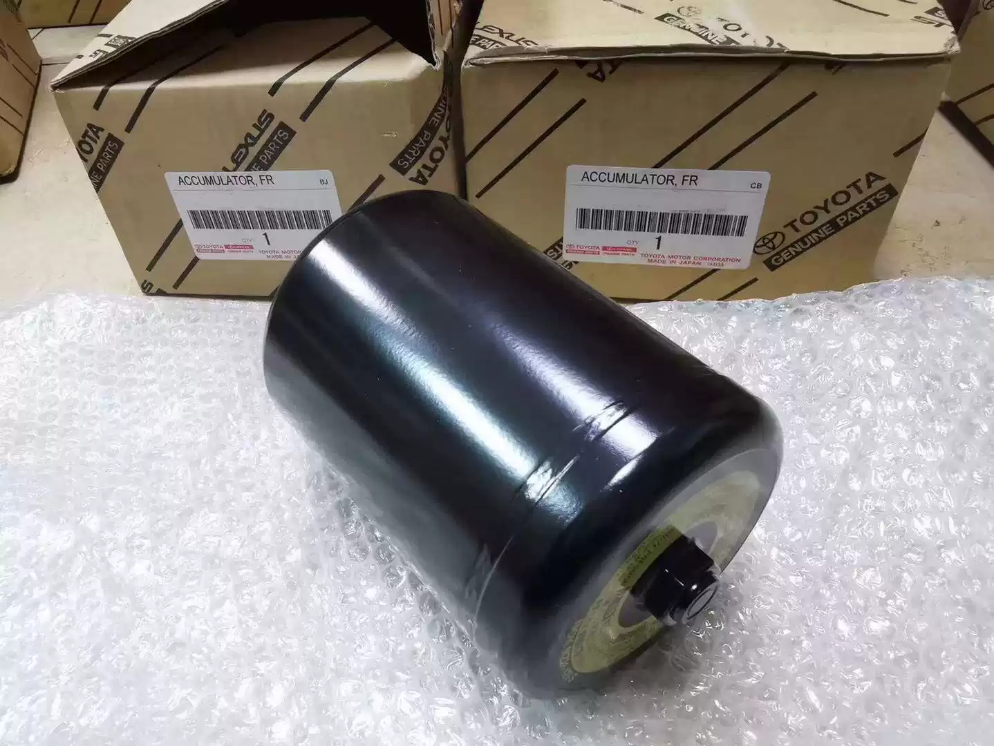 Imported auto parts Toyota Lexus LX570/LX600 right front suspension control No. 3 accumulator