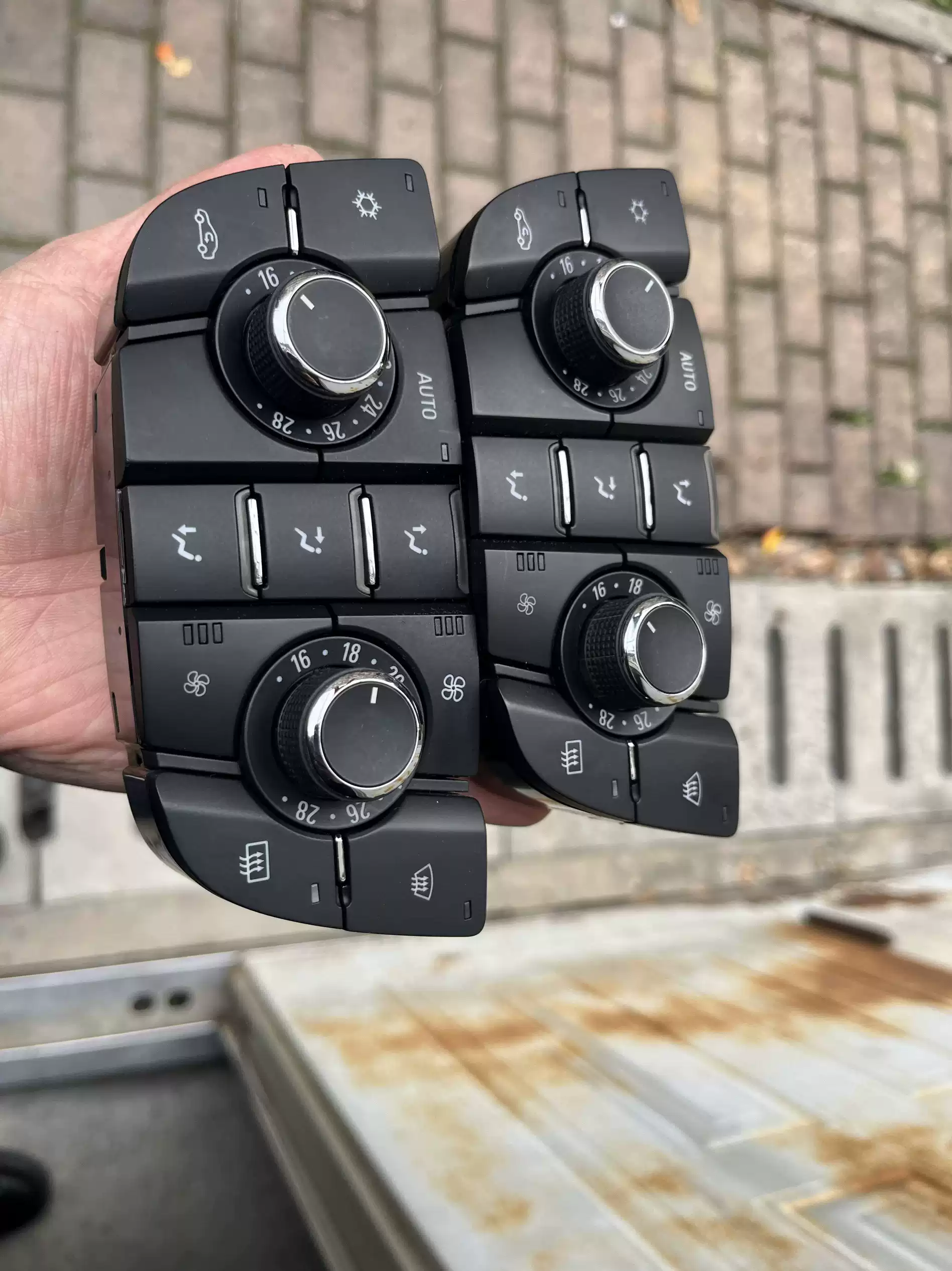 Buick Yinglang GT air conditioning switch air conditioning control panel AC switch heating and cooling regulator Original car dismantling parts