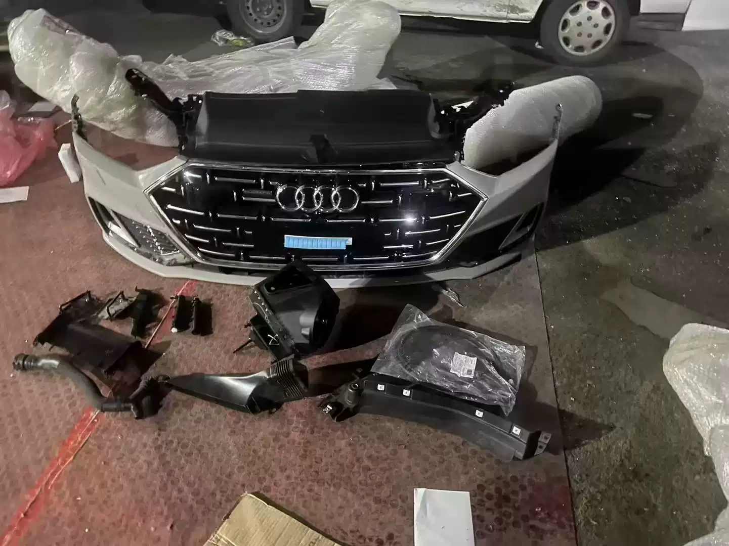 Audi a7L A5 A6L A7 A8L Q3 Q5 Q7 Front nozzle assembly cover instrument console bumper