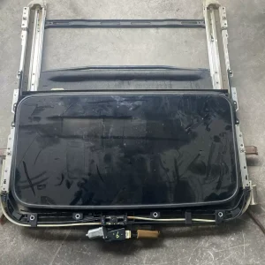 Toyota's 05-09 crown sunroof assembly original demolition parts
