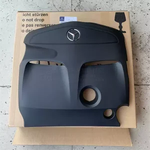 Suitable for Mercedes-Benz GLA200 CLA220 A180 A200 B200B180 270 engine upper cover cover