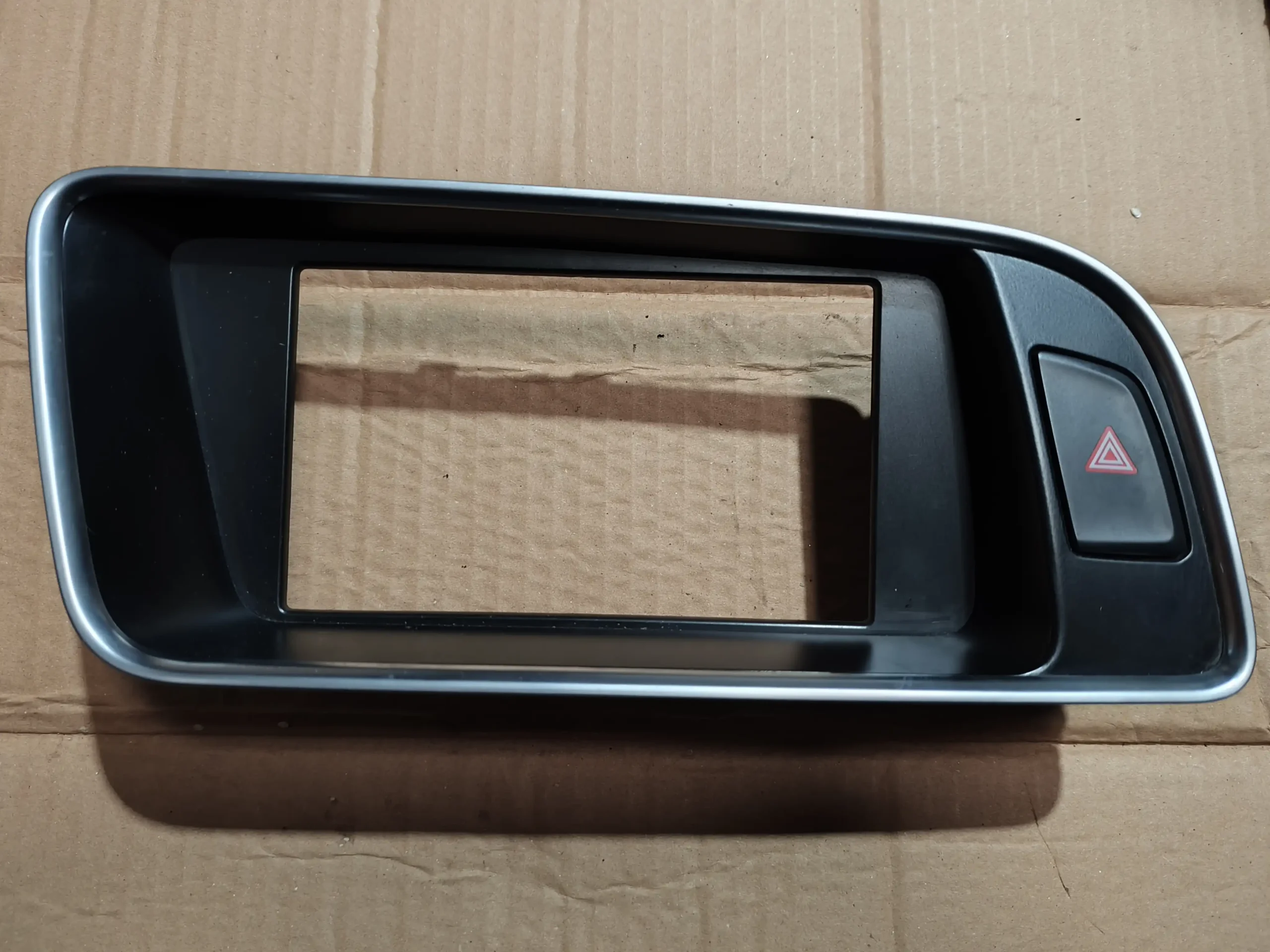 Audi Q5 instrument panel display frame display frame original car-removal parts are beautiful in color