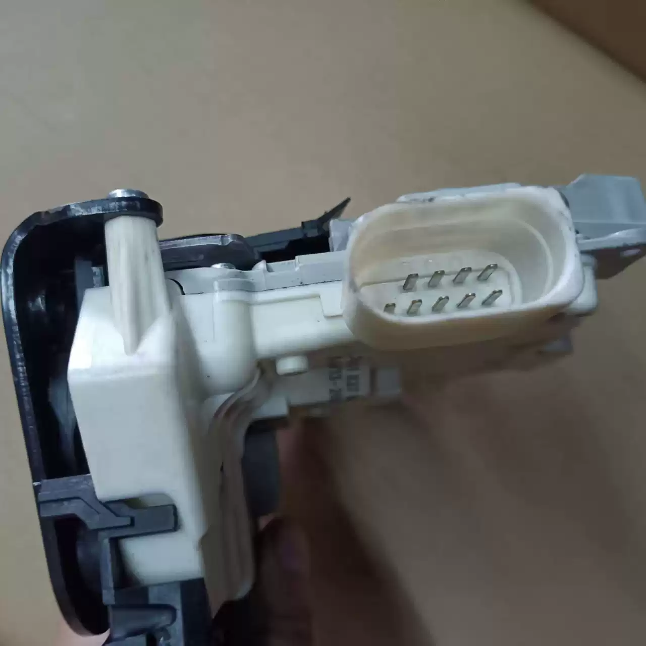 Original car dismantling Audi A6L C6 A4L new Cayenne door central control locker central control locking block - Image 4