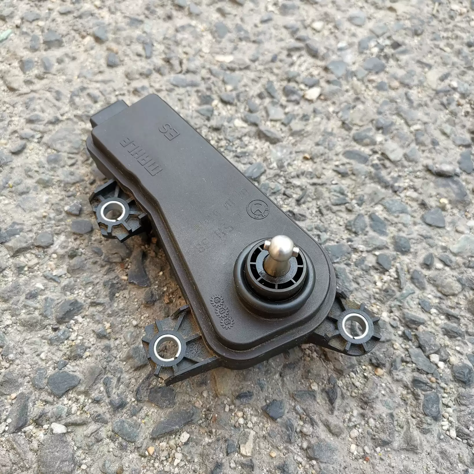 Suitable for BMW N46N idle motor E90 E60 520 523 525 530 idle speed regulating valve disassembly - Image 3