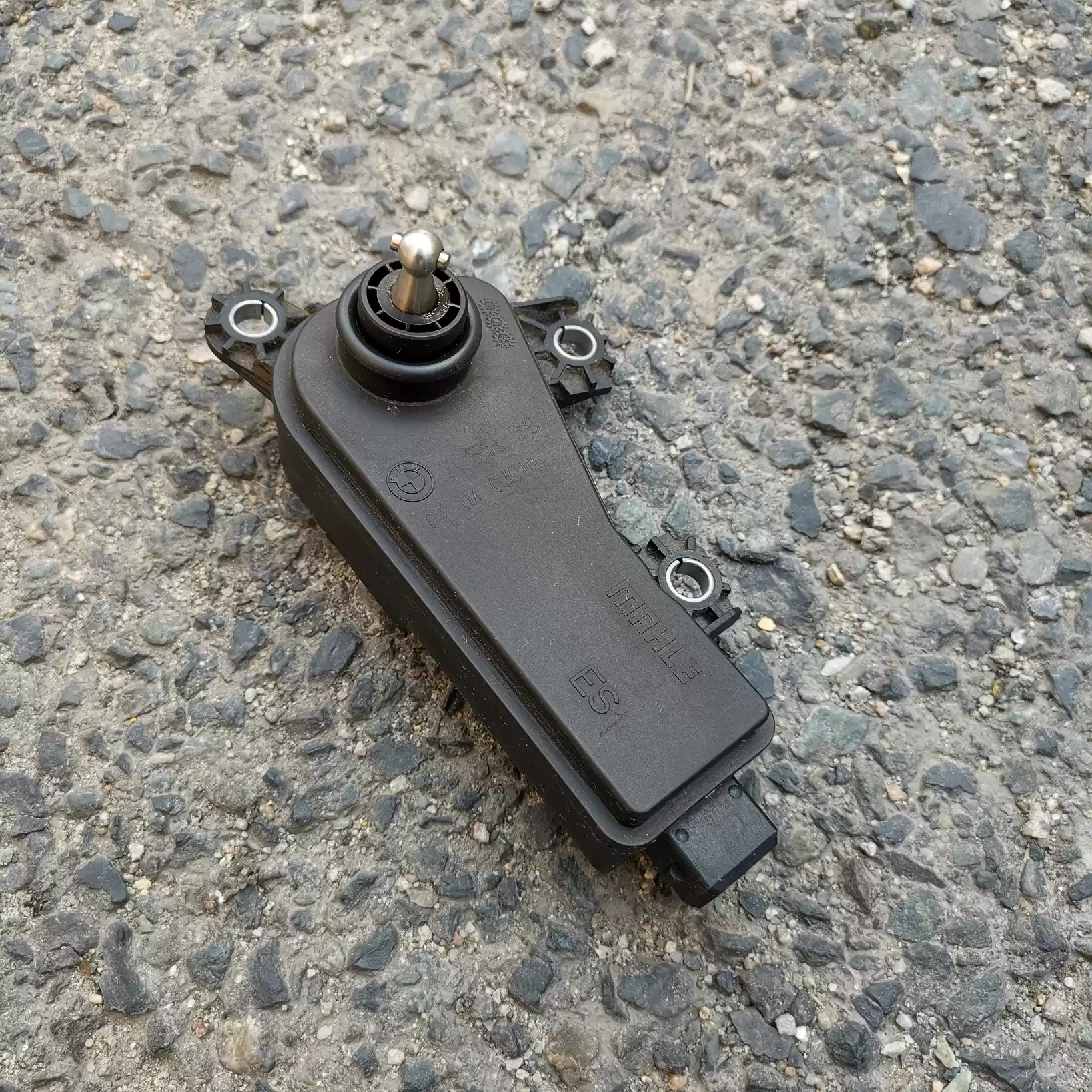 Suitable for BMW N46N idle motor E90 E60 520 523 525 530 idle speed regulating valve disassembly - Image 5