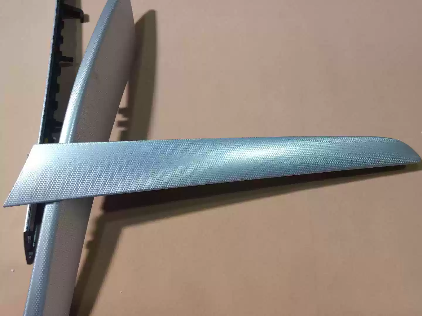 Audi A4L Q5 Original Brushed Aluminum Interior Strip Fish Scale Brushed Aluminum Door Interior Factory - Image 4