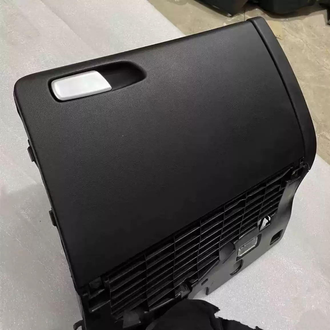 Audi A4L A5 Q3 Q5 Q7 A6L A7 A8 TT Front passenger glove compartment storage box