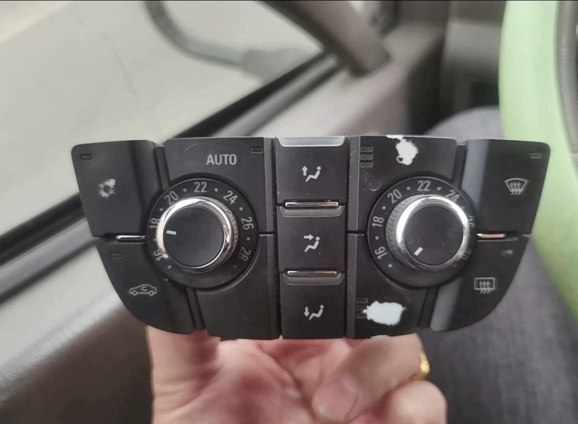 Buick Yinglang GT air conditioning switch air conditioning control panel AC switch heating and cooling regulator Original car dismantling parts - Image 3