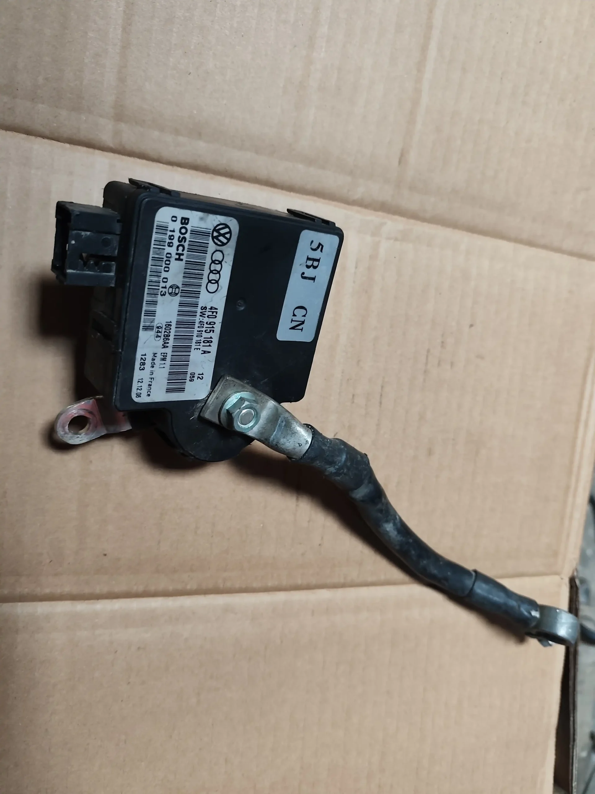 Audi A6L C6 Battery Power-Off Protector Battery Protector 4F0915181A Original factory dismantling parts - Image 3