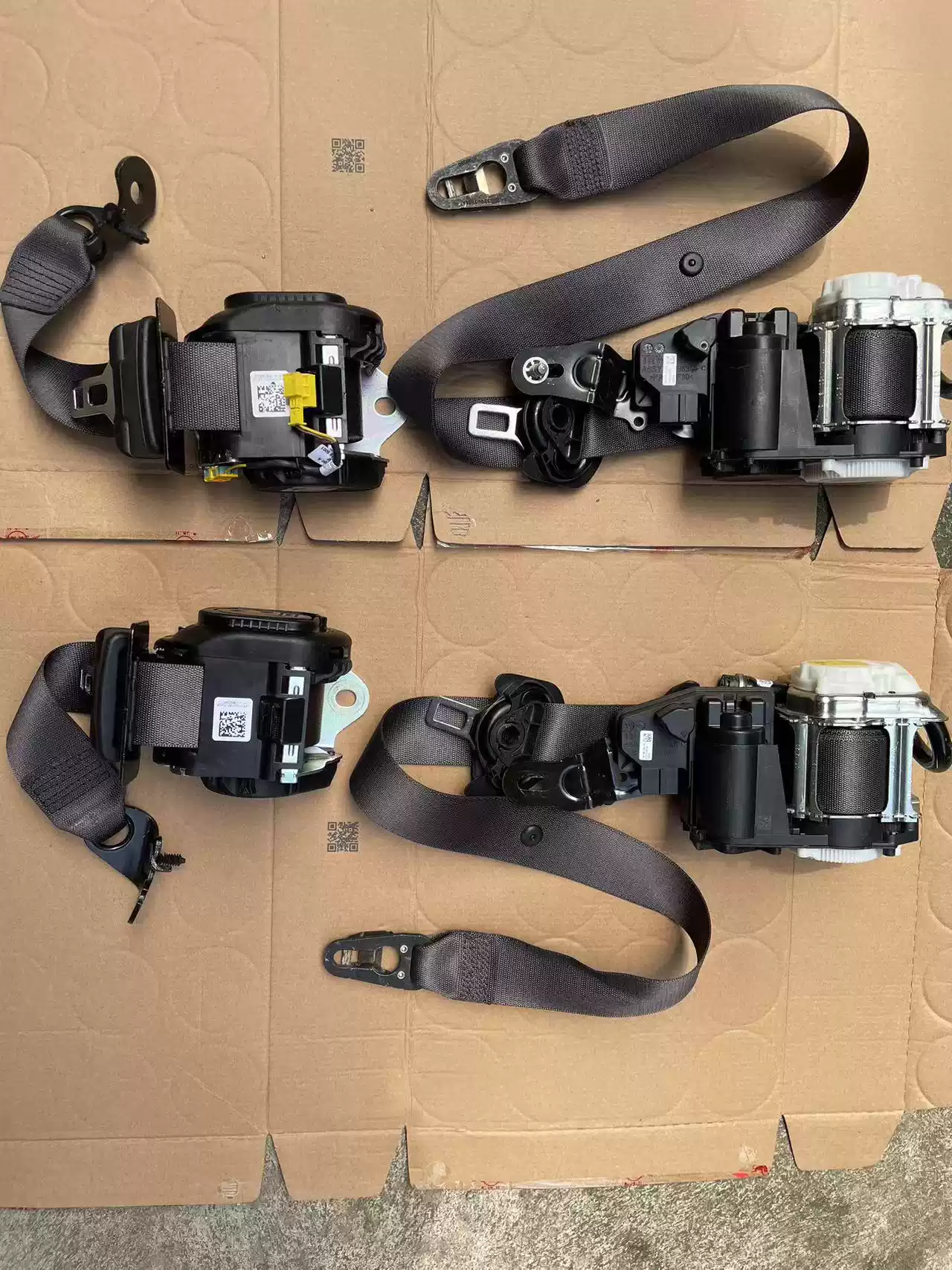 Mercedes-Benz all-line seat belt assemblies, original original and pure car-dismantling accessories, quoted according to the model year. - Image 3