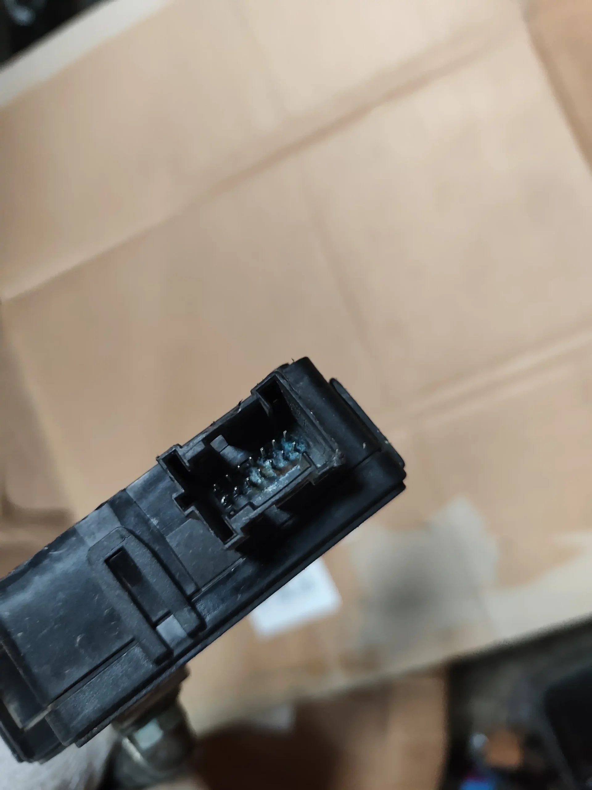 Audi A6L C6 Battery Power-Off Protector Battery Protector 4F0915181A Original factory dismantling parts - Image 5