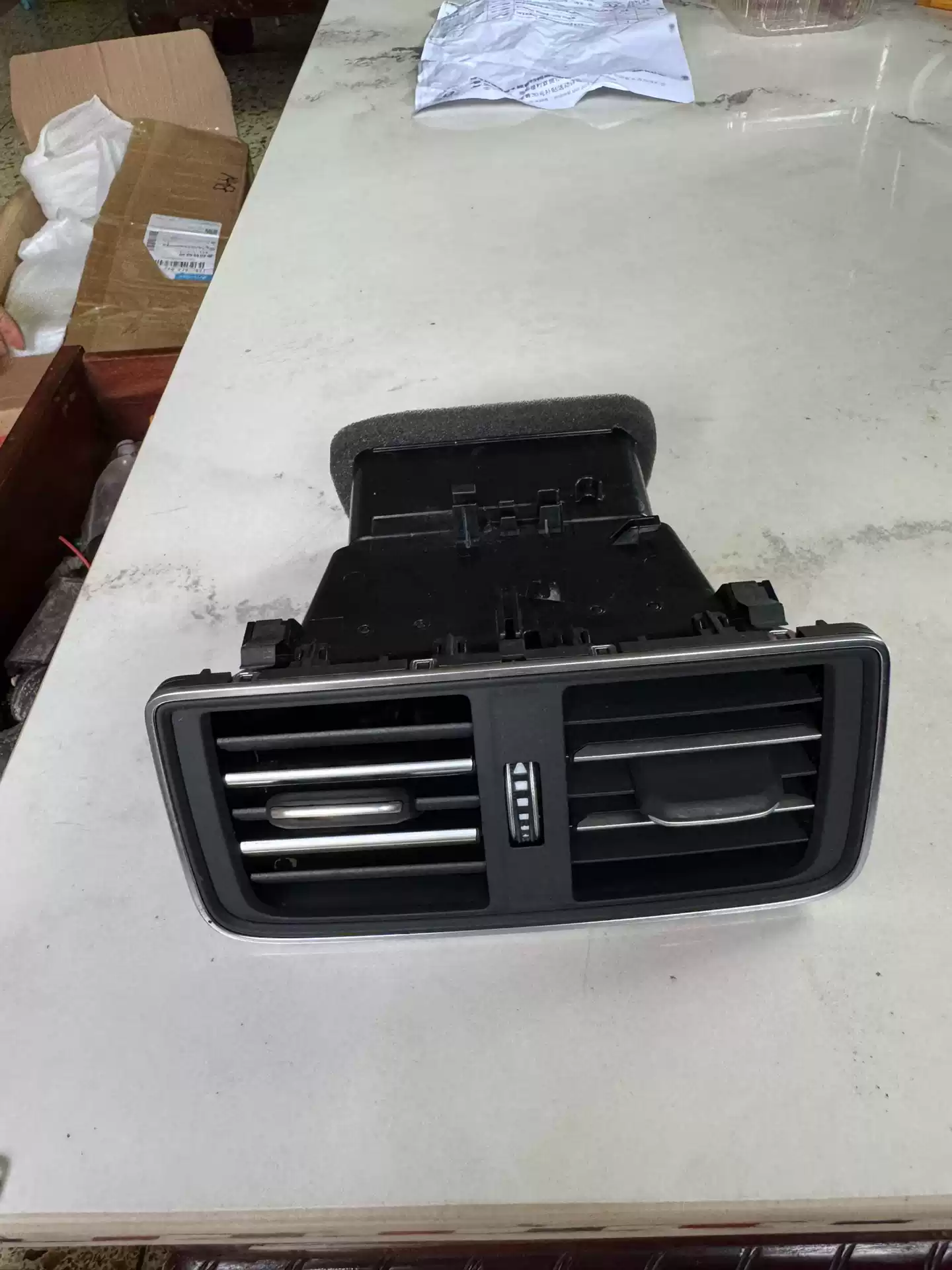Q5L rear exhaust outlet original car dismantling parts can be disassembled separately. Specific price consultation customer service