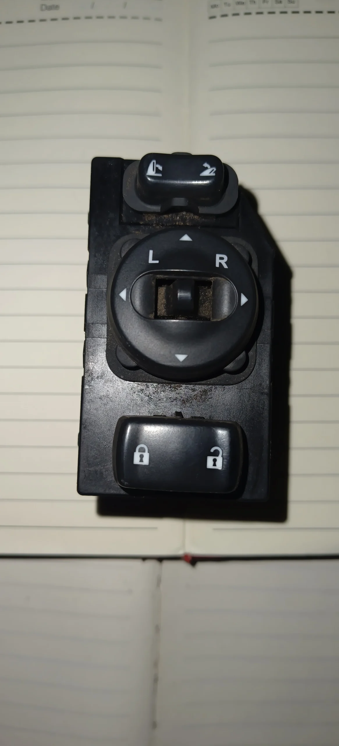 Buick new and old GL8 Lu Zun reversing mirror switch rearview mirror adjustment button central control door lock Original dismantling car - Image 3