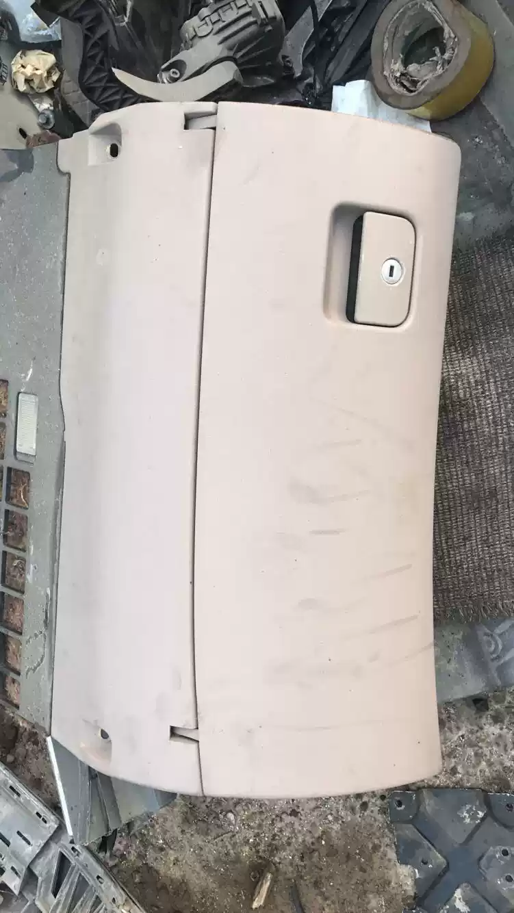 Old Audi A6C5 workbench instrument desk glove box lid glove box car dismantling accessories - Image 4