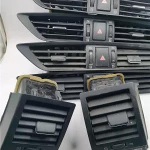 Suitable for Toyota 10-17 Reitz left, center and right air outlet adjustment scriber clip, air conditioning paddle adjustment clip