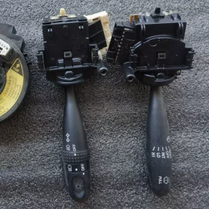 Suitable for Toyota Corolla combination switch headlight steering switch wiper switch original factory dismantling parts
