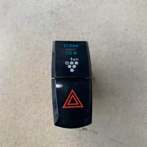 Applicable to the old Reiz model of 2006 -09 dangerous emergency double flash light switch assembly negative ion original demolition parts