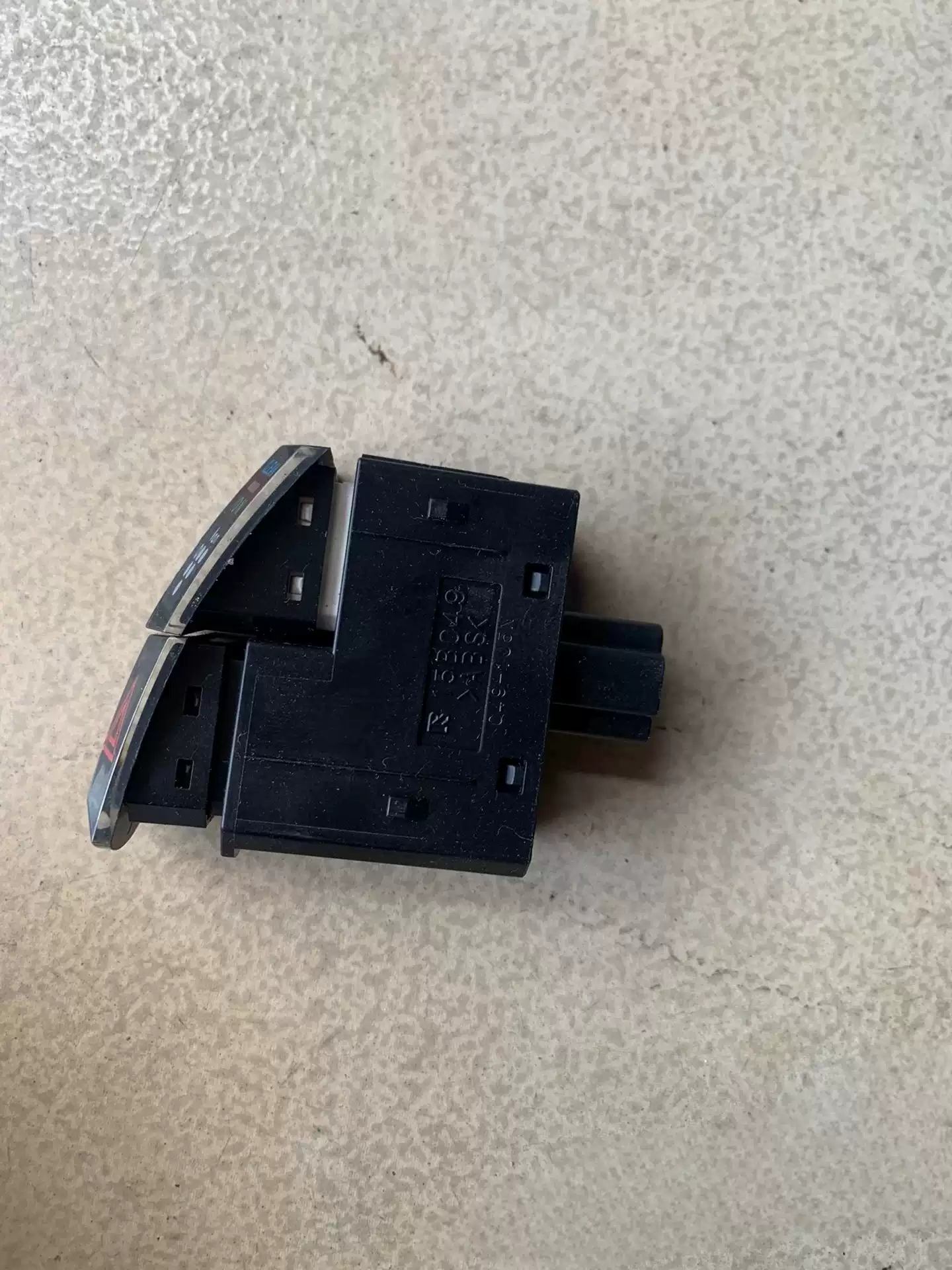 Applicable to the old Reiz model of 2006 -09 dangerous emergency double flash light switch assembly negative ion original demolition parts - Image 4