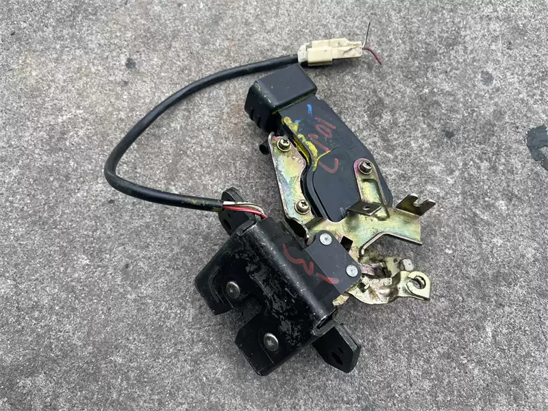 Toyota Overlord Previa ACR30/ACR40 tail door lock machine trunk lock block tail cover lock car removal parts - Image 3