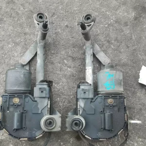 Suitable for 2006 Volkswagen Touan wiper motor assembly wiper motor wiper linkage lever original demolition