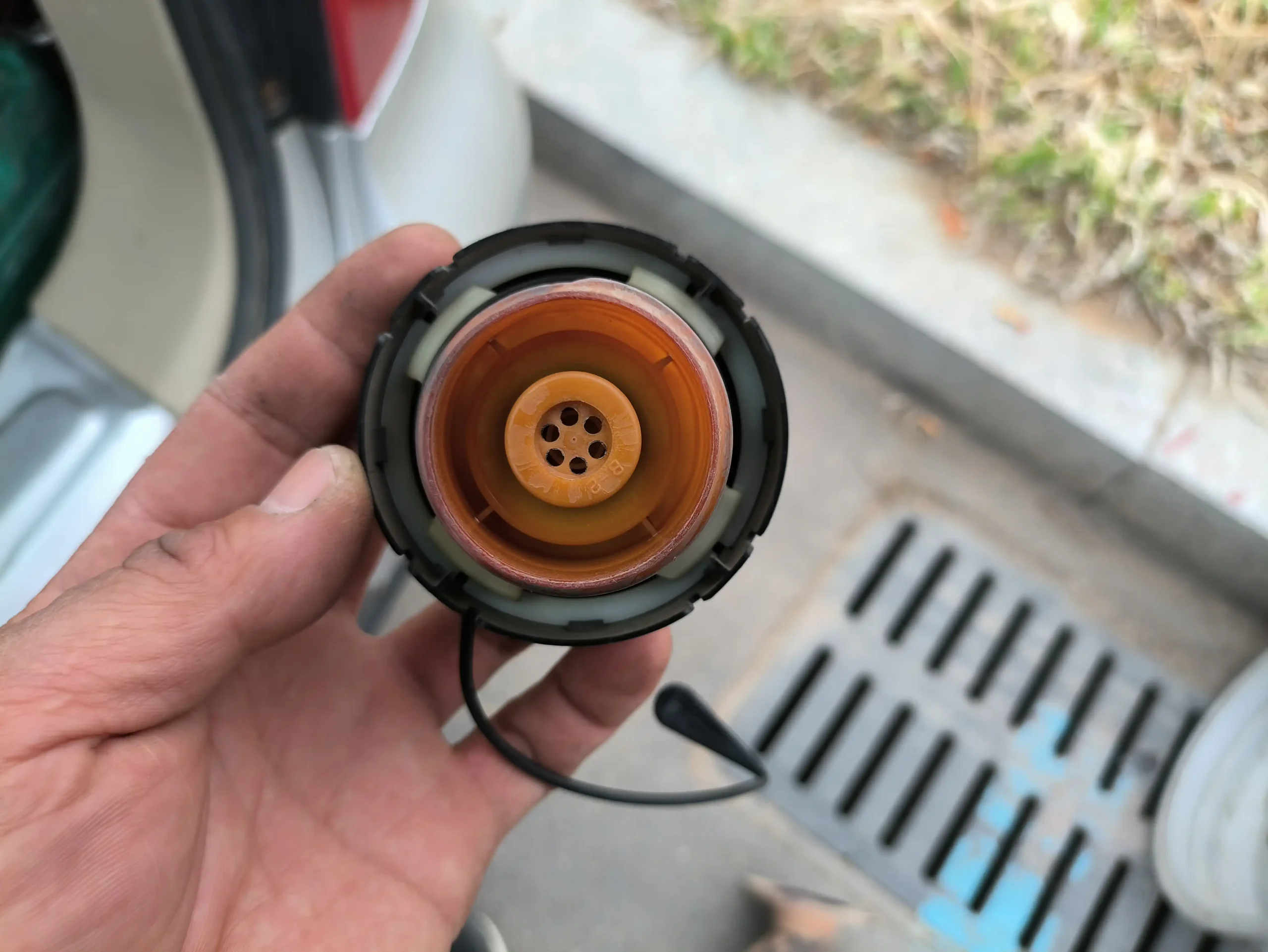 Original picture of Toyota Corolla fuel tank cover inner cover disassembled and normal use - Image 3