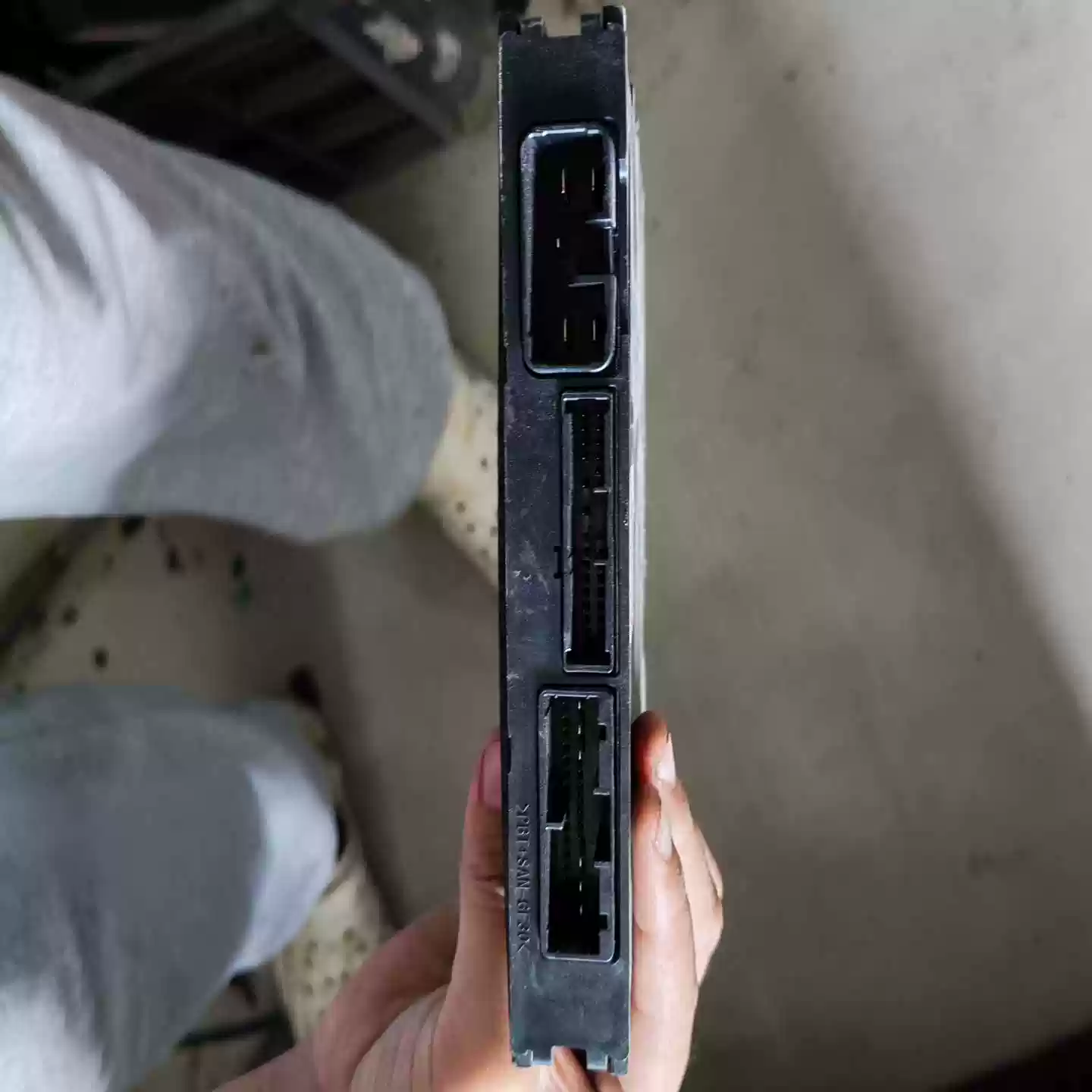 Toyota Vios original engine start-stop controller, model D8, original factory disassembly parts. Light appearance-- - Image 3