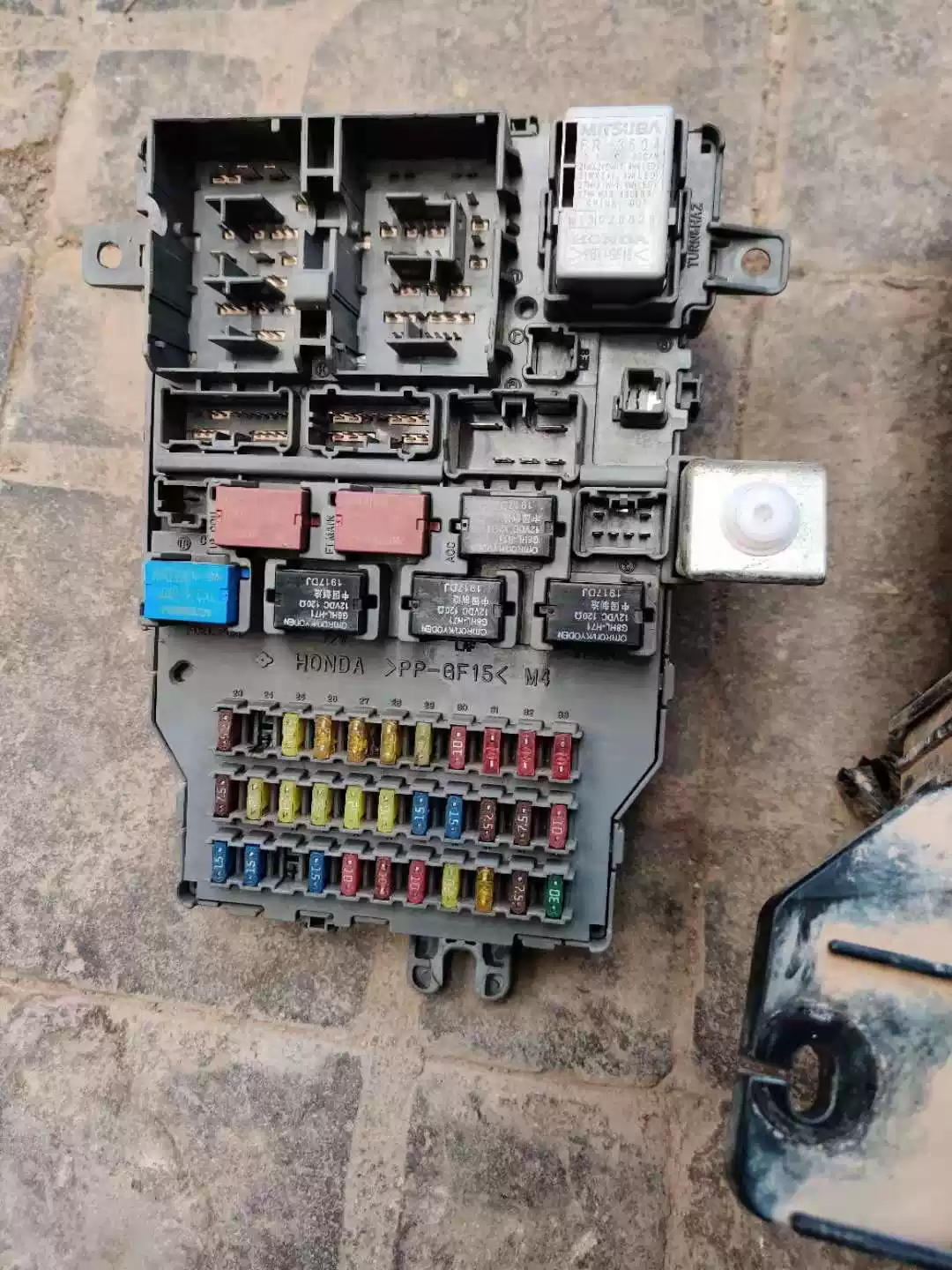 Suitable for the Seventh Generation Accord indoor safe box cabin safe box multifunction controller relay box 03-07 - Image 3