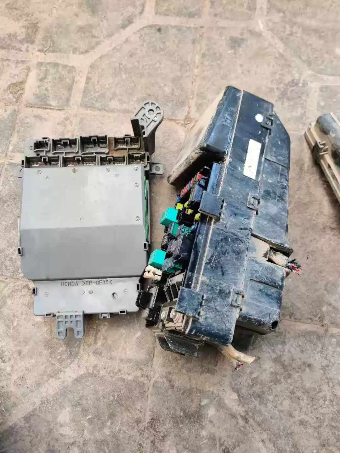 Suitable for the Seventh Generation Accord indoor safe box cabin safe box multifunction controller relay box 03-07 - Image 4