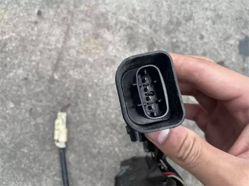 Toyota Overlord Previa ACR30/ACR40 tail door lock machine trunk lock block tail cover lock car removal parts - Image 4