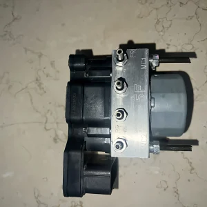 Toyota Corolla 1.6 oil truck ABS pump 15 years old, Bosch original demolition parts! Model 445100272