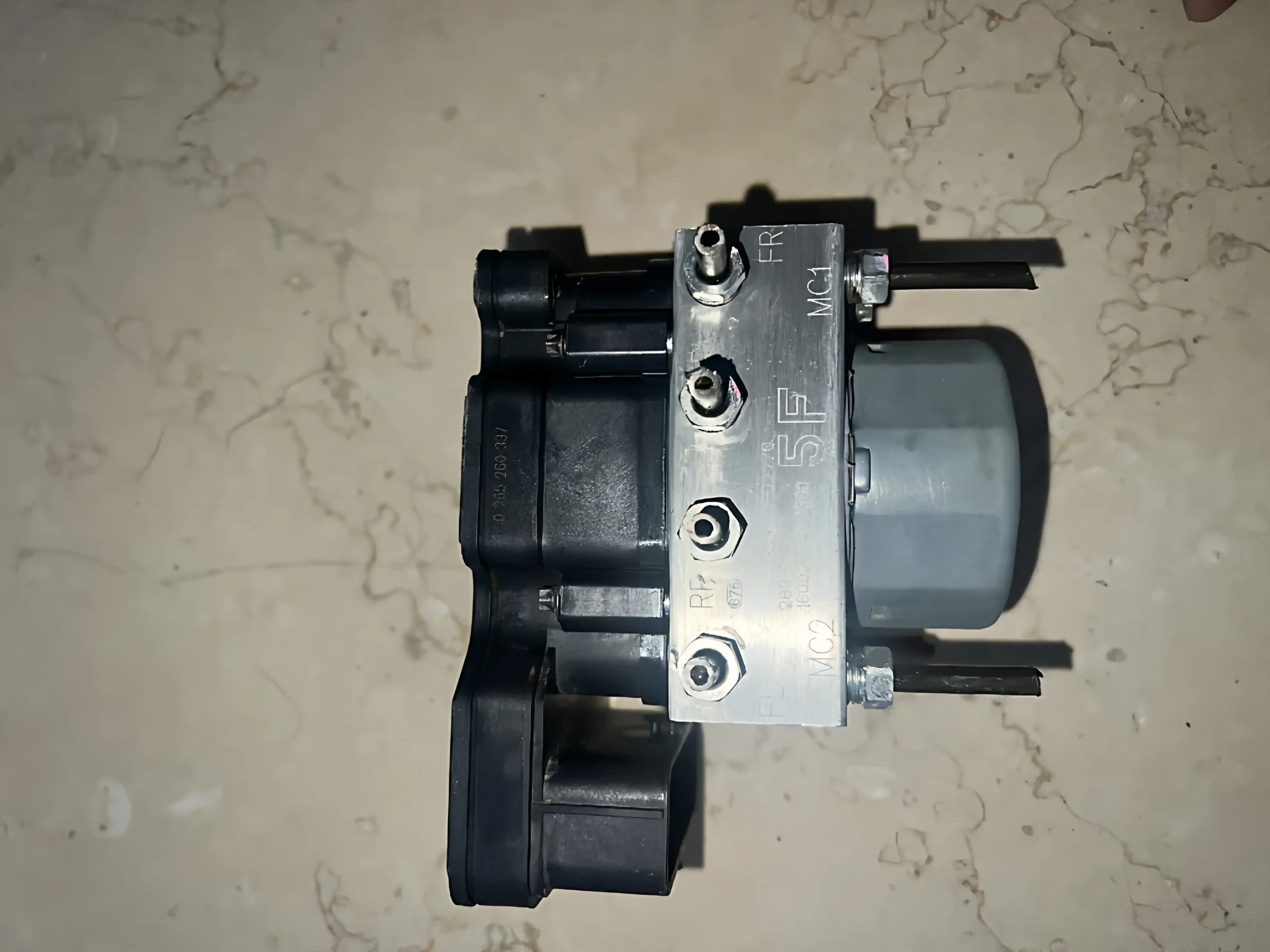 Toyota Corolla 1.6 oil truck ABS pump 15 years old, Bosch original demolition parts! Model 445100272