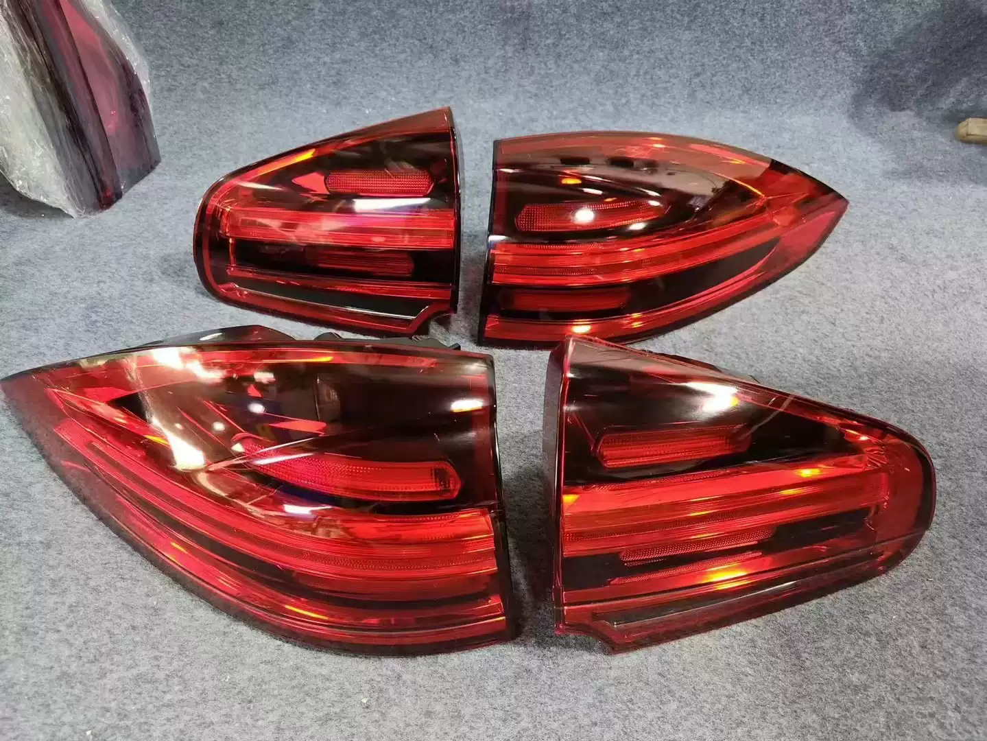 Applicable to Porsche Cayenne 11-16 Cayenne Cayenne left and right rear taillights anti-rear-end light original demolition parts