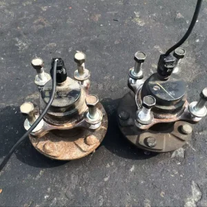 Ruiz Crown front and rear wheel bearing shaft heads original factory dismantling parts