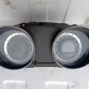 Suitable for the 13-year-old Great Wall Tengyi C30 combination instrument panel assembly speedometer original dismantling parts