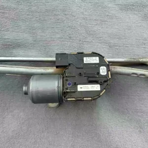 Suitable for Audi A6LC7 wiper motor wiper linkage lever with motor overall