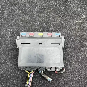 Suitable for Toyota Crown Reiz safety box headlight control module headlight relay box original disassembly parts