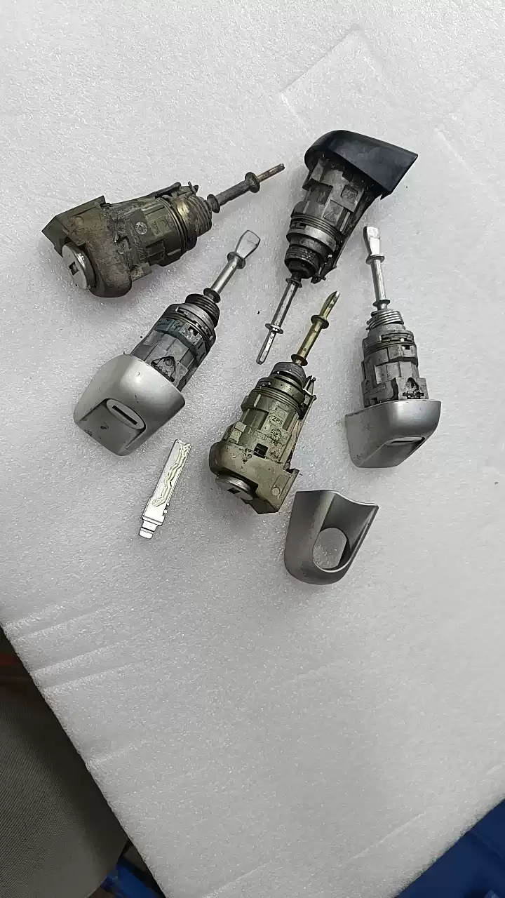 Old Porsche Cayenne 957 door lock core car-removal parts Original old Cayenne door lock core