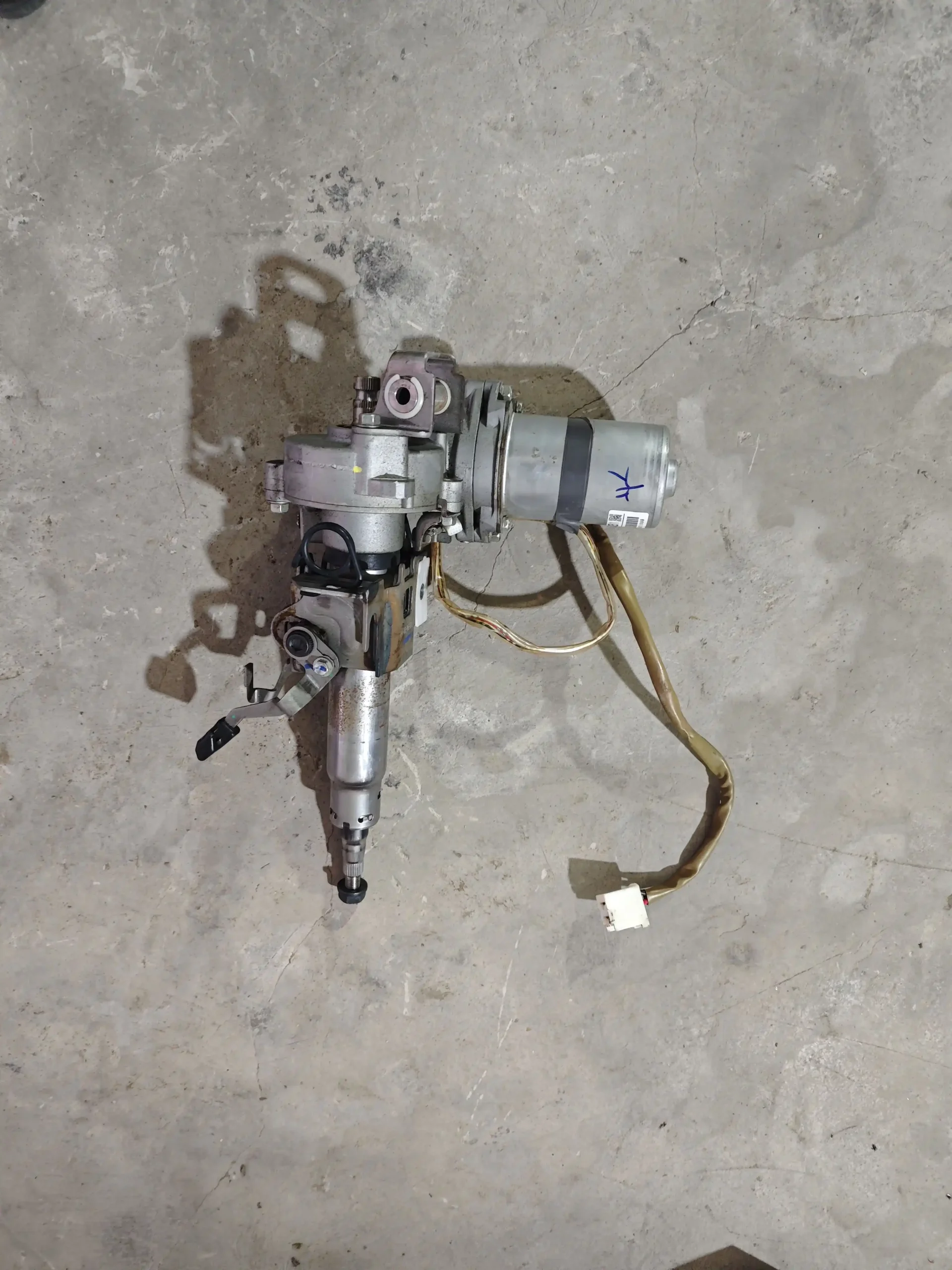 Suitable for 12 Toyota Corolla leather multi-function steering wheel volume button fixed speed cruise button car removal parts - Image 3