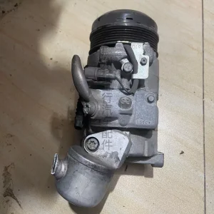 Suitable for Mercedes-Benz M271 air conditioning compressor E200ESLK171W207C180 cold air pump W212W204 disassembly 260