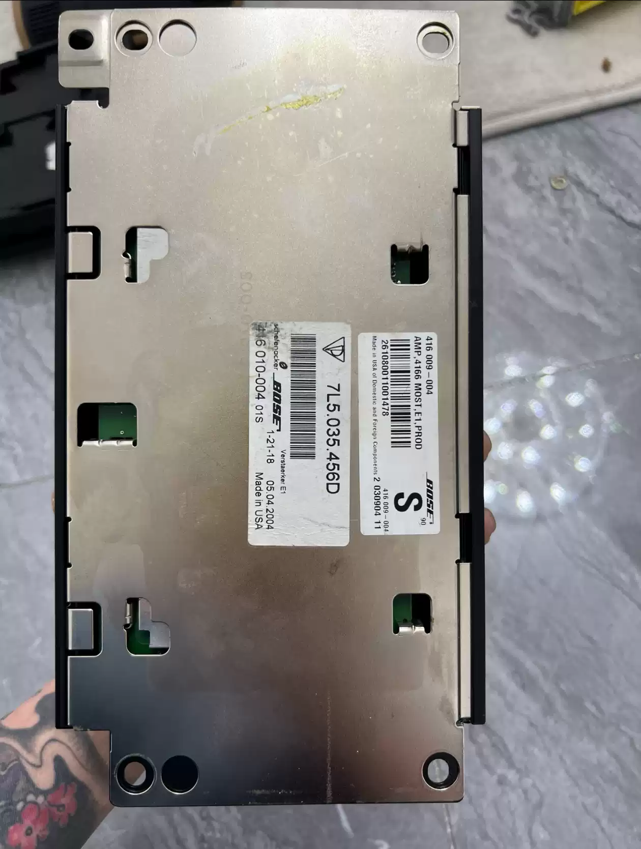 Porsche old Cayenne amplifier Bose audio amplifier Original car dismantling parts Cayenne car audio amplifier