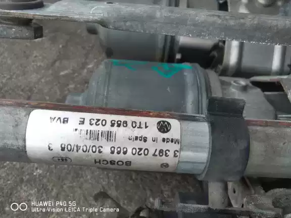 Suitable for 2006 Volkswagen Touan wiper motor assembly wiper motor wiper linkage lever original demolition - Image 4