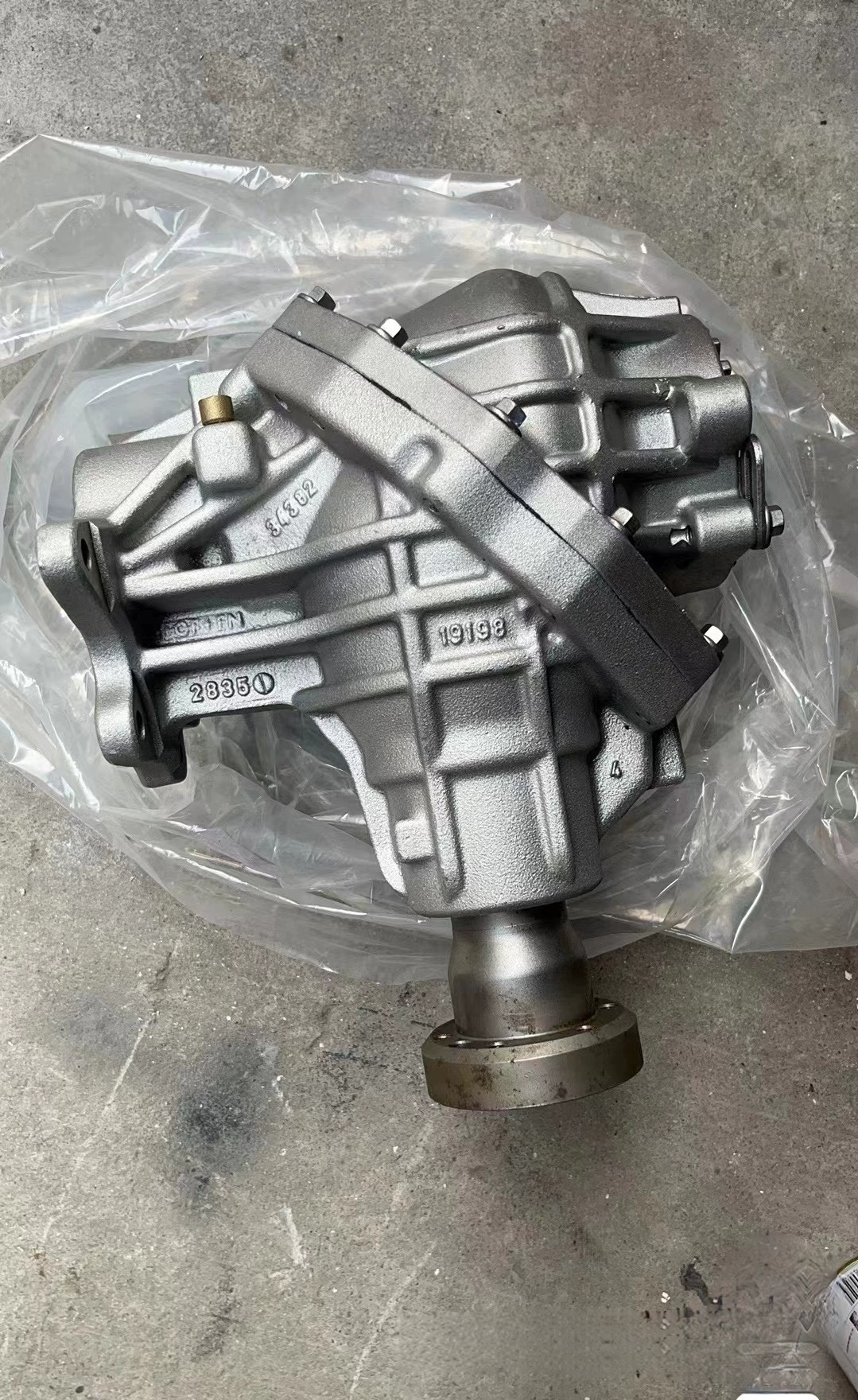 Applicable to Volvo XC90 XC60 s80 s60 s90 Transfer Case Front and Rear Differential Transfer Case Assembly - Image 6