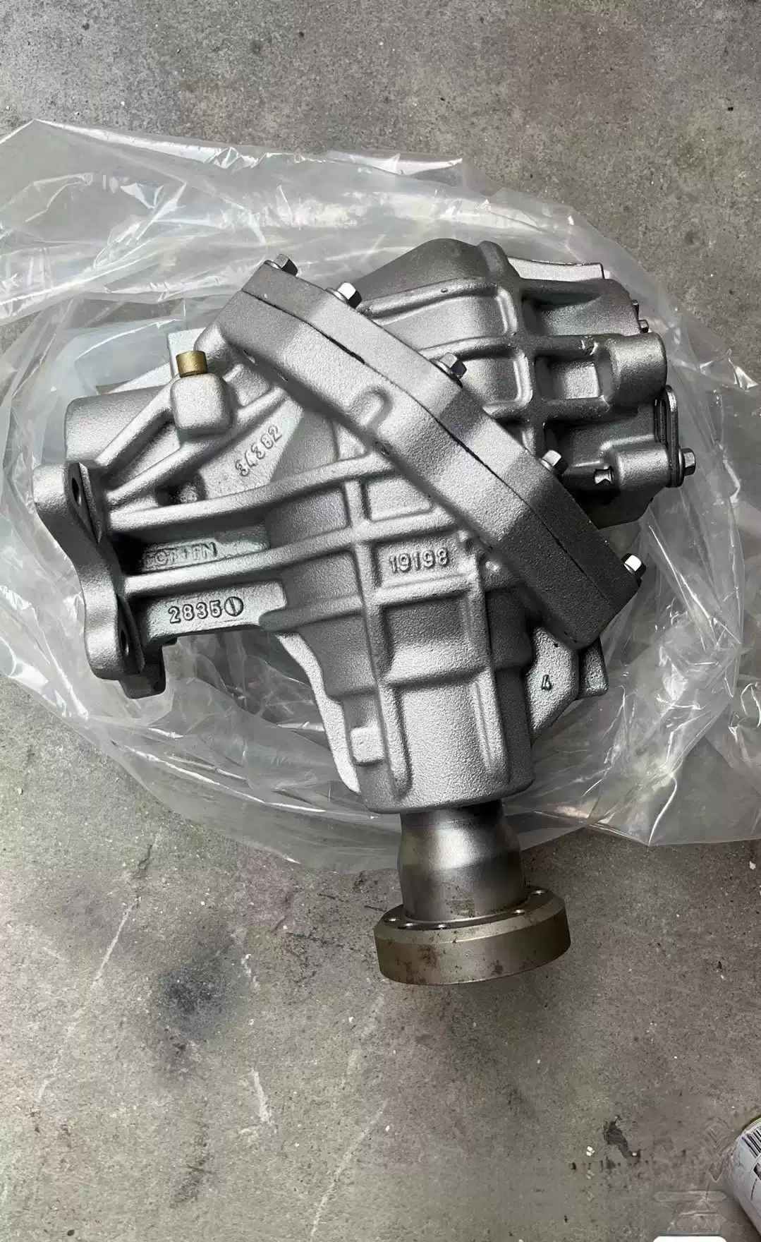 Applicable to Volvo XC90 XC60 s80 s60 s90 Transfer Case Front and Rear Differential Transfer Case Assembly