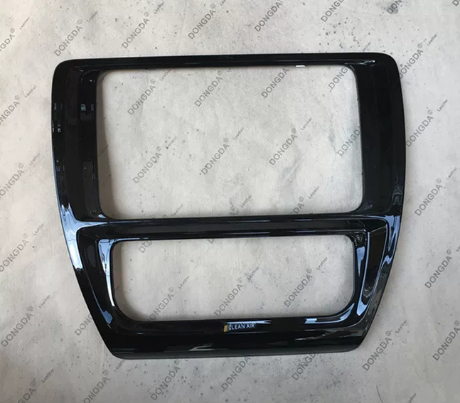 Volkswagen Sagitar 15-18 original car CD navigation face frame, new car teardown parts, mask panels are available in large quantities - Image 4