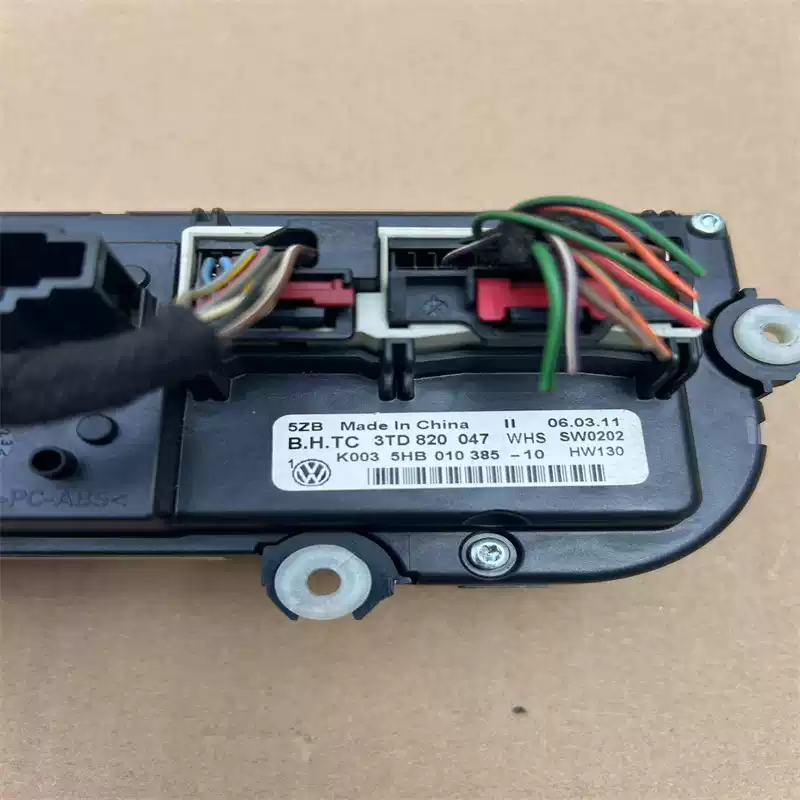 Volkswagen Skoda Octavia Haorui Air Conditioning Switch Panel Assembly Heating and Cooling Control Panel Original Car Removal Parts - Image 3