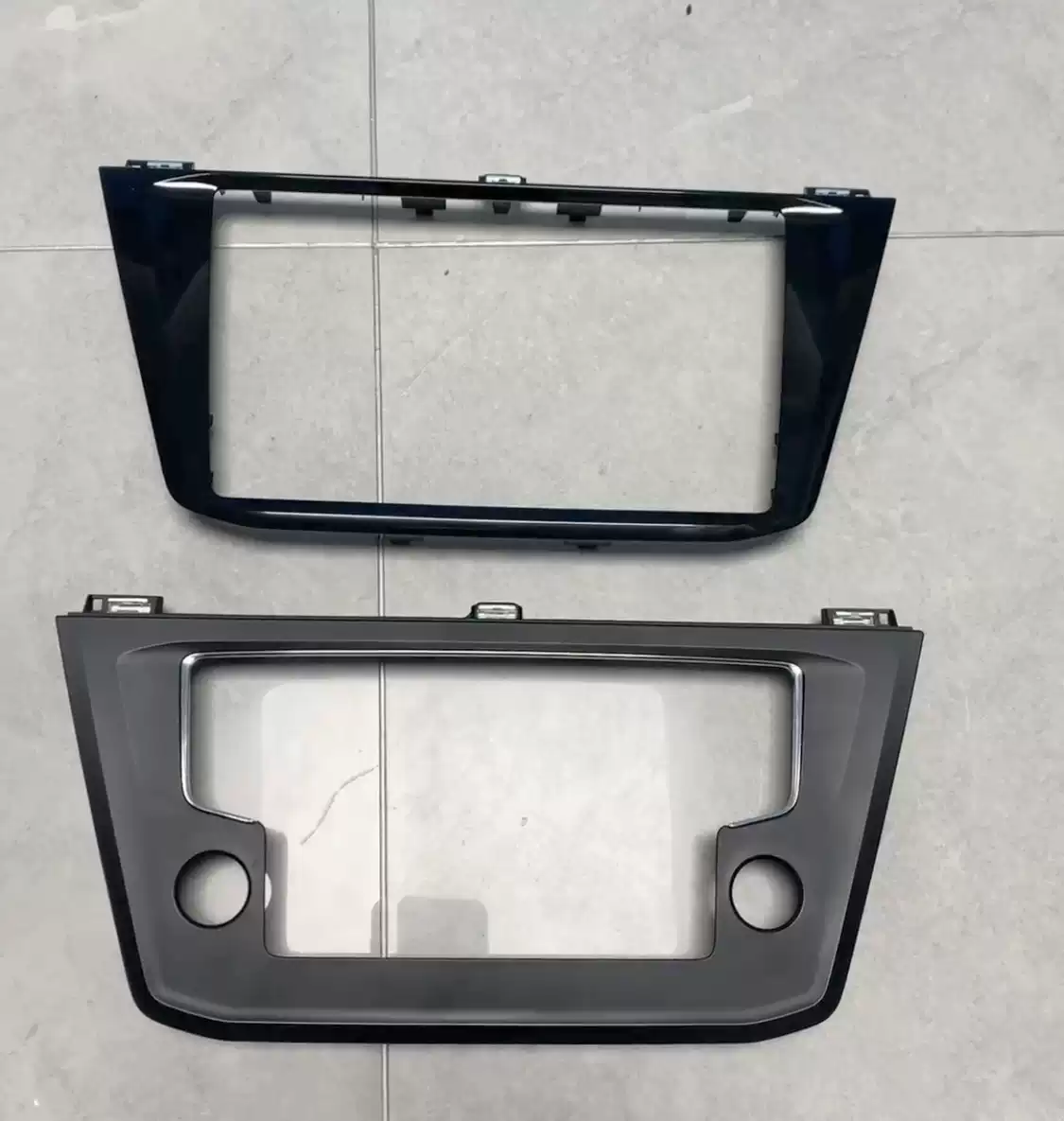 Tiguan L central control face frame Volkswagen Tiguan L original car screen face frame Original car CD machine face frame Panel mask removal parts