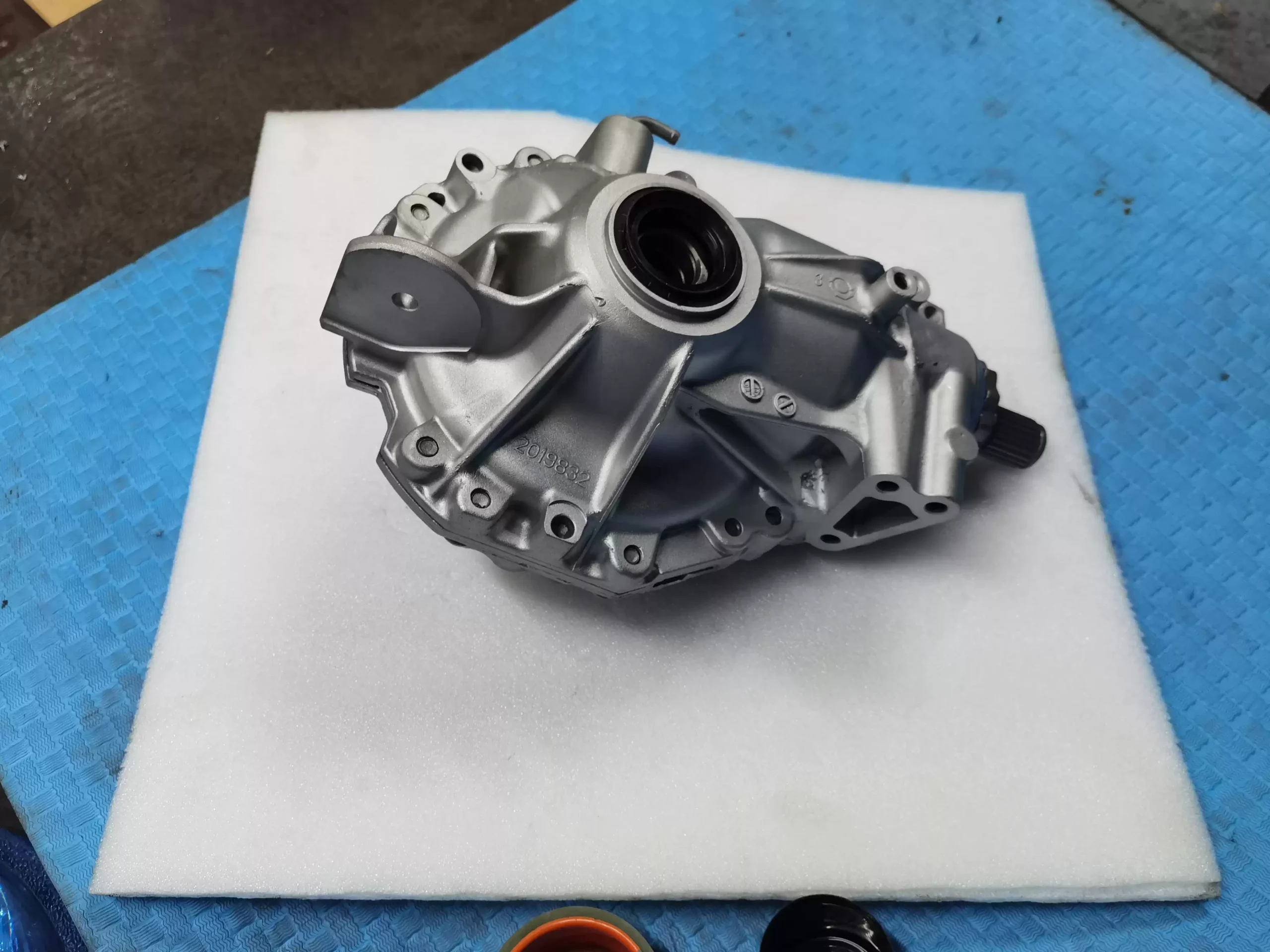 Applicable to Land Rover Range Rover Discovery Aurora Freelander 2.6-speed, 8-speed front and rear differential transfer gearbox assembly - Image 3