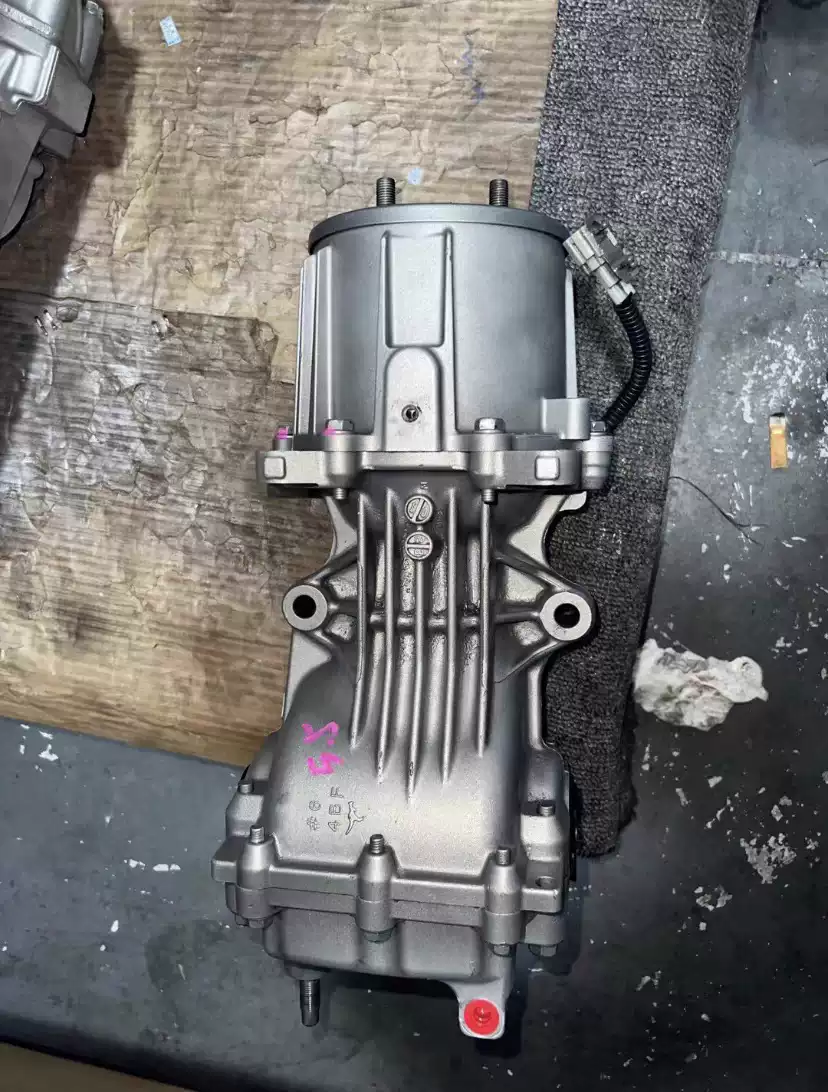 Suitable for Nissan Qijun T30 T31 hacker T32 front and rear differential electronic clutch transfer case assembly - Image 4